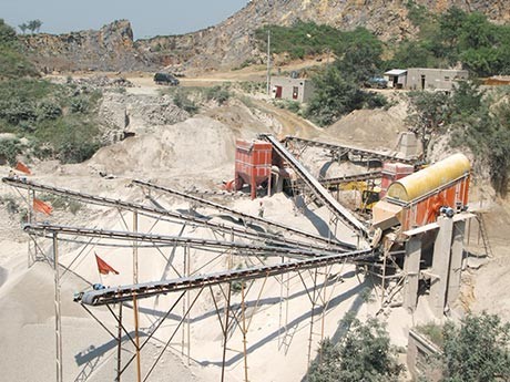 一小時5-10噸的半自動砸石機多少錢？有沒有現(xiàn)場圖片或者視頻參考？