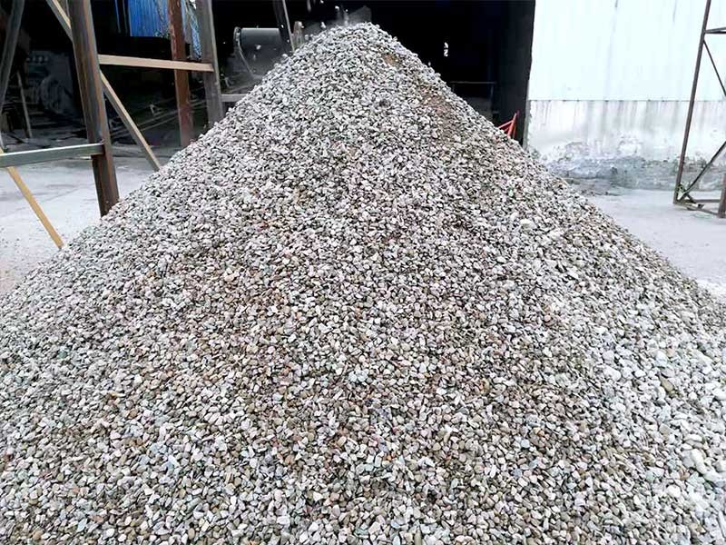 05石子不好賣，這款機(jī)器碎石成沙解難題（附廣西05石子制砂現(xiàn)場(chǎng)）