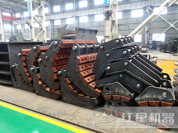 如何設(shè)計(jì)反擊式破碎機(jī)的反擊板？