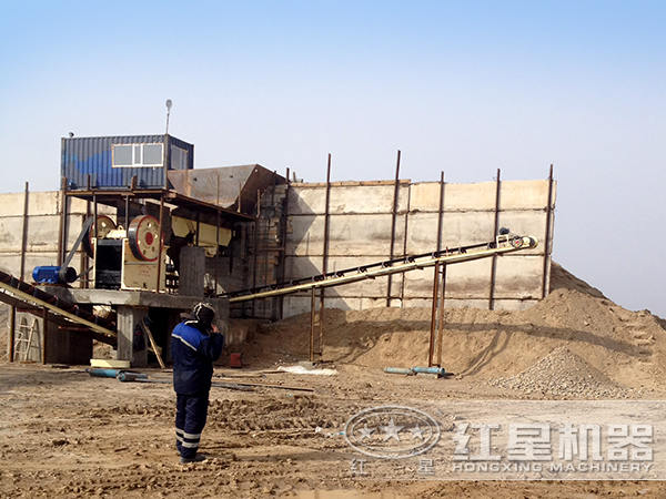 石灰石破碎作業(yè)實(shí)況