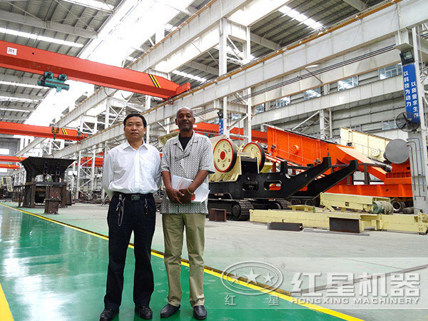 客戶參觀紅星移動(dòng)破碎站