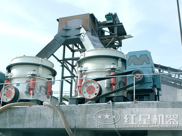 圓錐破碎機作業(yè)現(xiàn)場