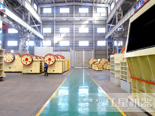 顎式破碎機(jī)生車間