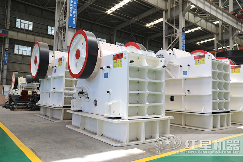 鄂破碎機(jī)900x1200產(chǎn)量每小時(shí)多少噸，一臺(tái)什么價(jià)格