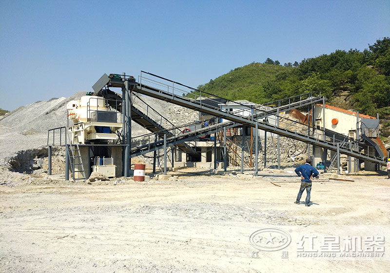 小型制砂機現(xiàn)場搭建中