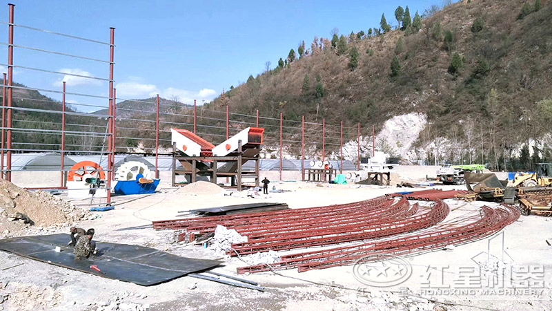 小型制砂設(shè)備安裝現(xiàn)場(chǎng)