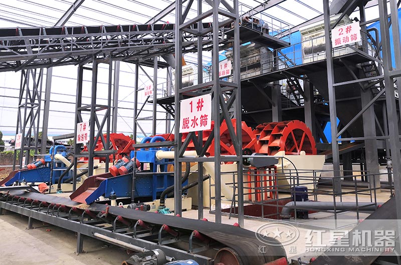 大型輪式洗砂機(jī)現(xiàn)場(chǎng)配置細(xì)砂回收機(jī)