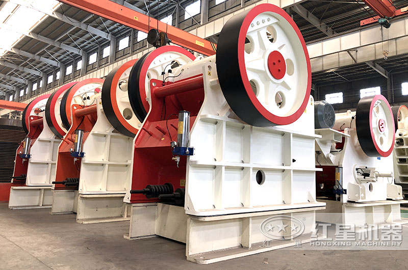大型顎式石子破碎機設(shè)備圖片