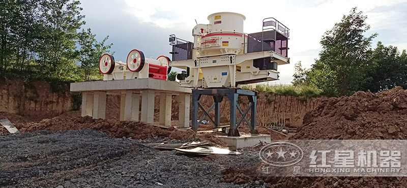 46破碎機(jī)搭載250x1000細(xì)鄂破、制砂機(jī)作業(yè)現(xiàn)場