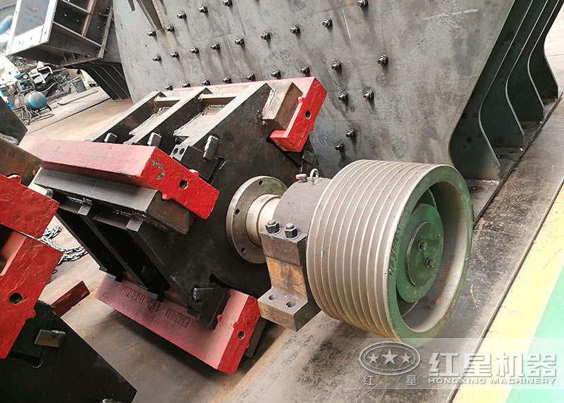 反擊破轉(zhuǎn)子和板錘對石料細碎處理