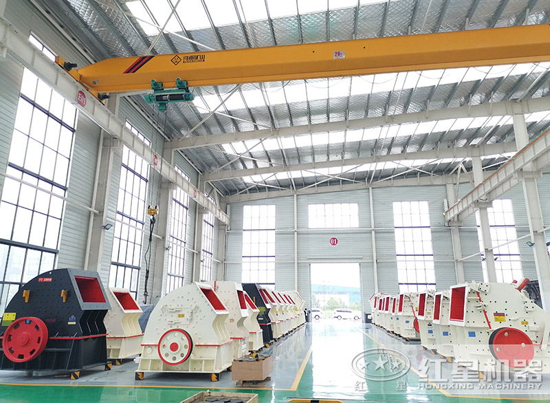 紅星機(jī)器小型粉碎機(jī)車(chē)間