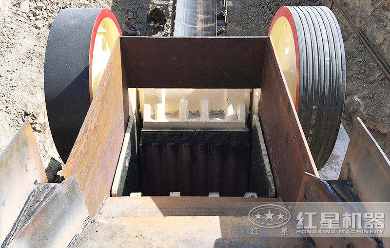 鄂破進(jìn)料口細(xì)節(jié)處展示