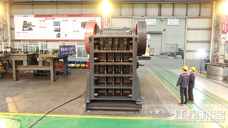 紅星大型顎式破碎機，產(chǎn)量高達1000噸