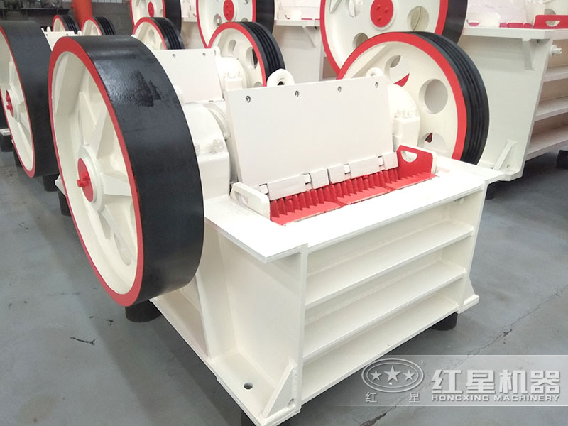 小型石子破碎機(jī)能打多少石料，一套多少錢？附碎石視頻