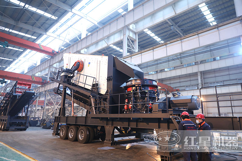 輪胎移動(dòng)破碎機(jī)+圓錐破碎機(jī)