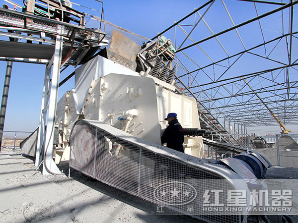 反擊式破碎機(jī)現(xiàn)場(chǎng)圖