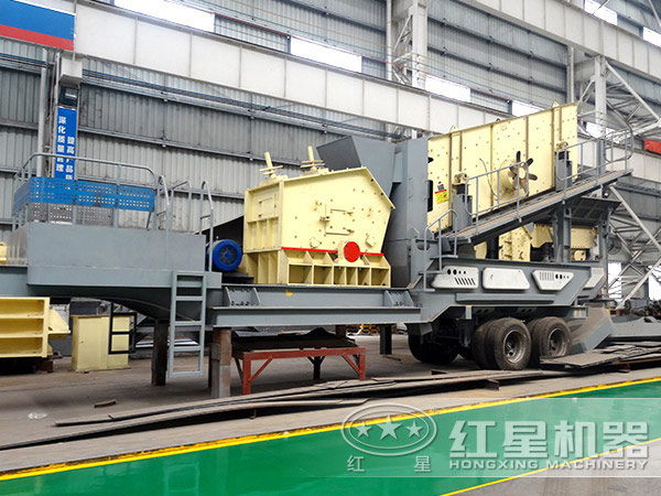 建筑垃圾移動(dòng)反擊式破碎站實(shí)拍