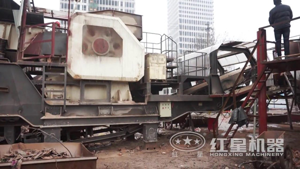 移動(dòng)破碎機(jī)細(xì)節(jié)