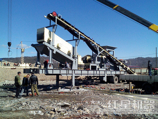 建筑垃圾移動(dòng)粉碎機(jī)現(xiàn)場(chǎng)實(shí)拍