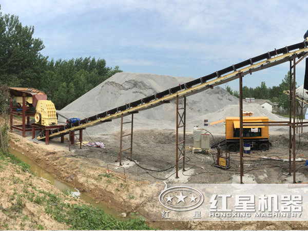 錘式破碎機(jī)現(xiàn)場圖