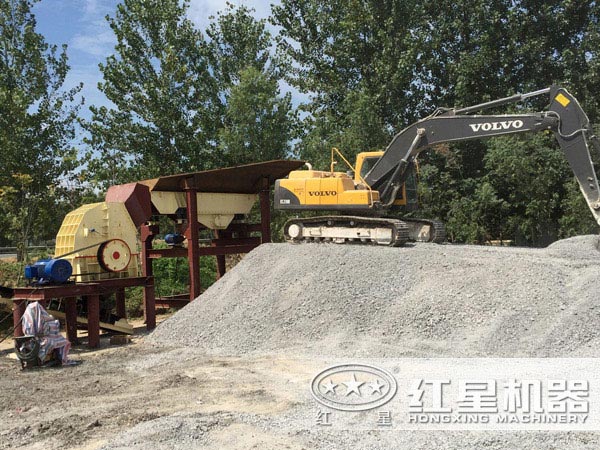 紅星錘式破碎機生產(chǎn)現(xiàn)場