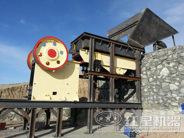 硅石破碎機生產(chǎn)現(xiàn)場