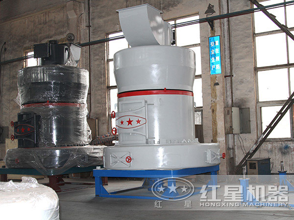 雷蒙磨粉機(jī)高清實(shí)拍