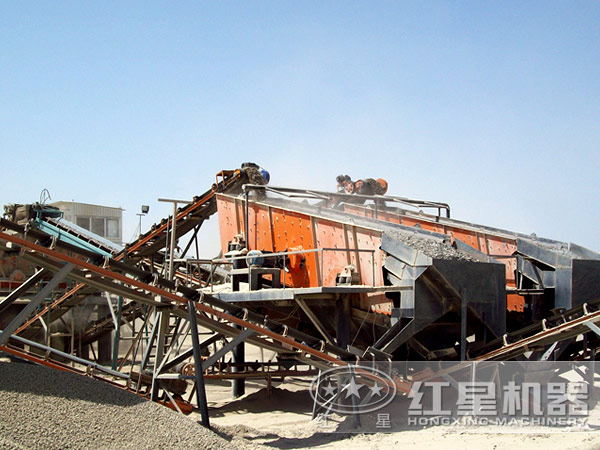 復(fù)合式破碎機(jī)實(shí)際工作現(xiàn)場(chǎng)