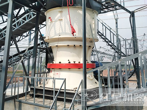 單缸圓錐破碎機工作現(xiàn)場