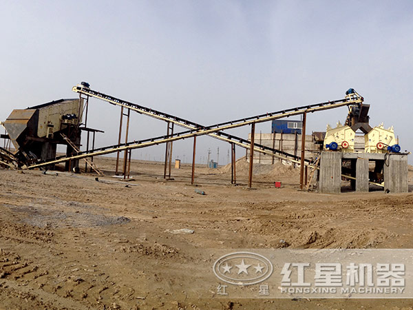 反擊式破碎機(jī)工作現(xiàn)場(chǎng)