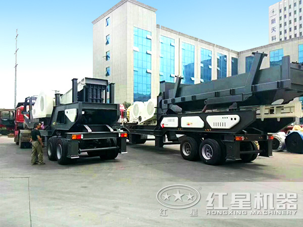 青石移動破碎機發(fā)貨圖