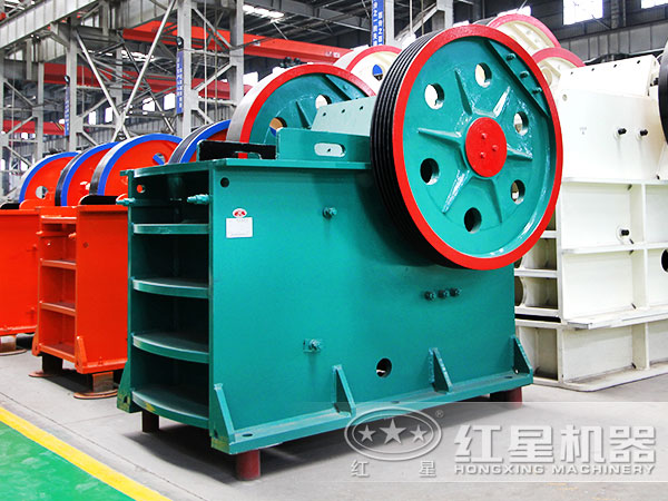 青石顎式破碎機(jī)車間