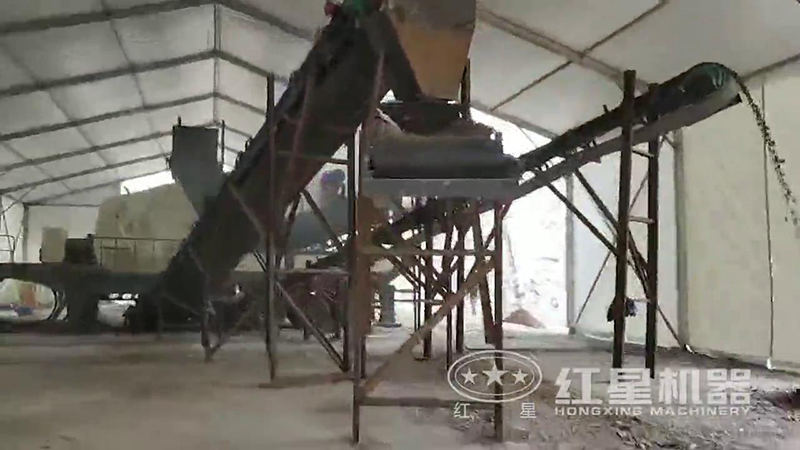 流動(dòng)石子加工機(jī)工作現(xiàn)場(chǎng)