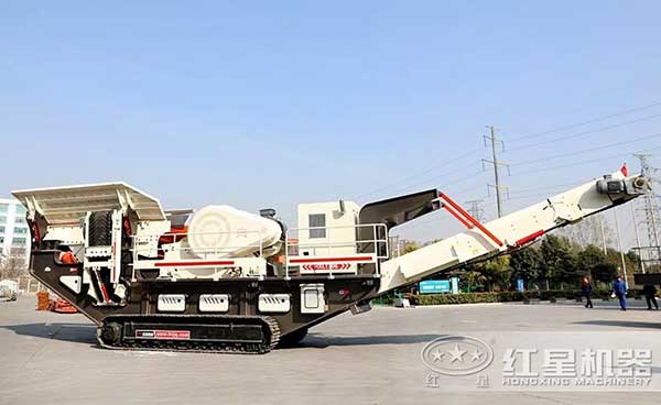 履帶移動沙石粉碎機廠區(qū)實拍