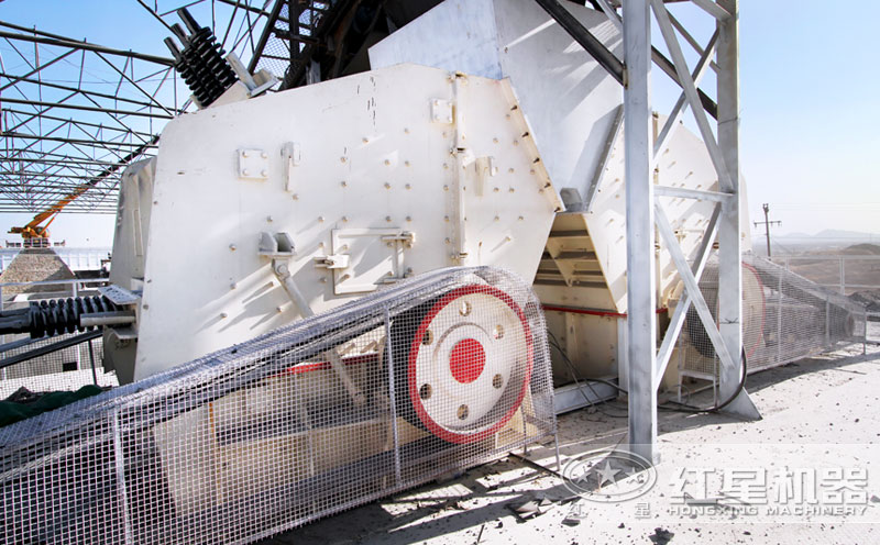 反擊式破碎機(jī)現(xiàn)場(chǎng)