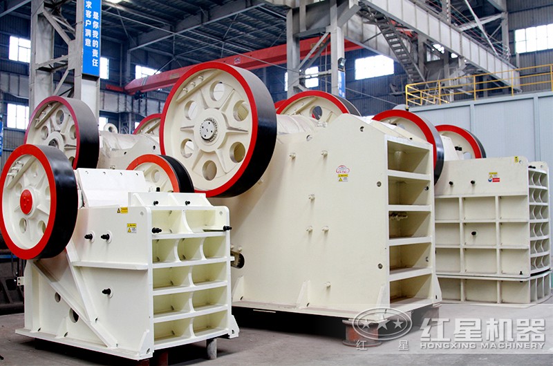 顎式破碎機(jī)車(chē)間實(shí)拍