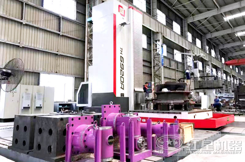 礦石磨粉機(jī)設(shè)備生產(chǎn)車間