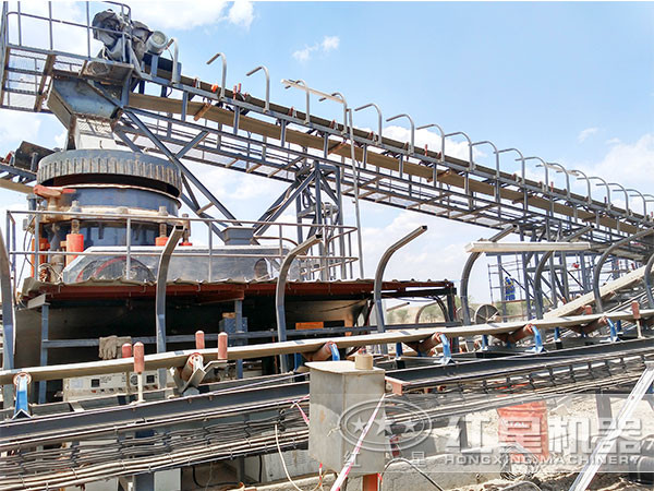 圓錐破碎機現(xiàn)場