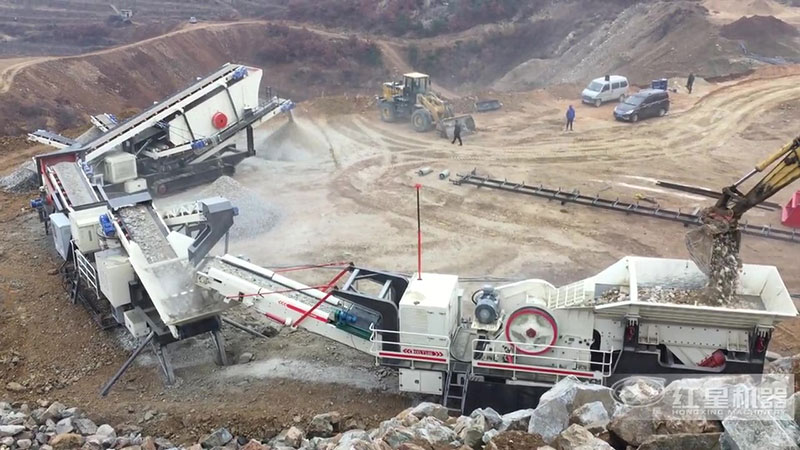 移動組合式粉碎石機工作現(xiàn)場2