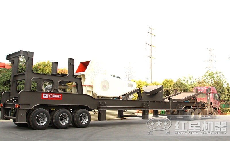 移動(dòng)小型重錘式磕石機(jī)發(fā)貨現(xiàn)場(chǎng)