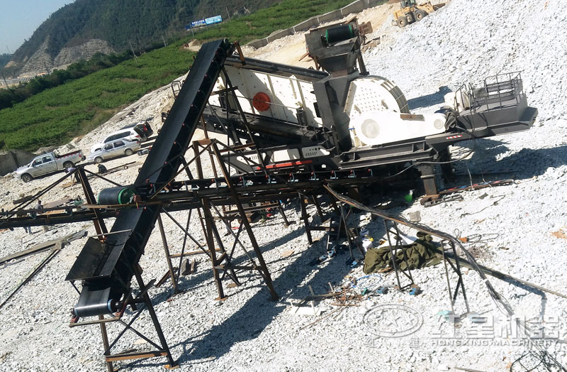 移動(dòng)重型錘式破碎機(jī)