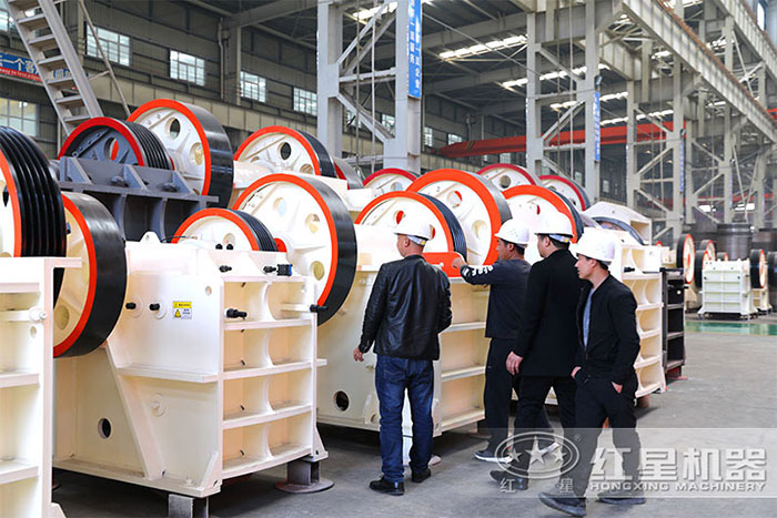 碎石破碎機客戶參觀現(xiàn)場