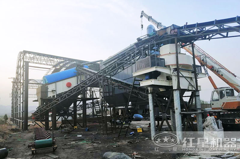 花崗巖制砂生產(chǎn)現(xiàn)場實(shí)拍