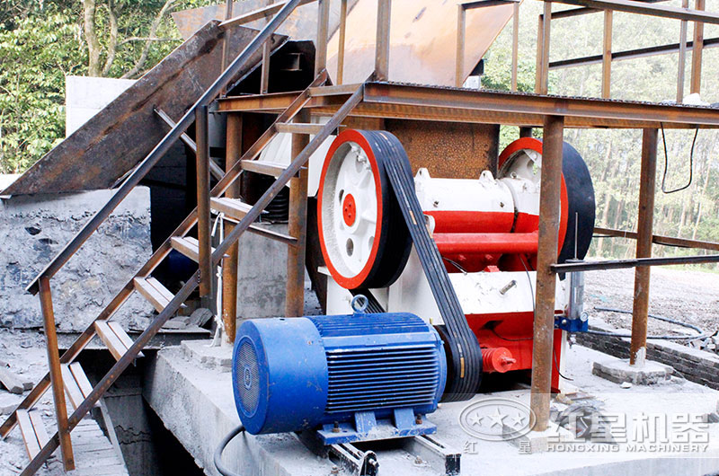 46顎式破碎機(jī)生產(chǎn)現(xiàn)場(chǎng)