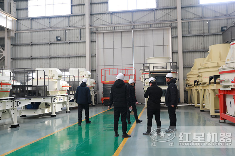 客戶來廠考察制砂機(jī)設(shè)備