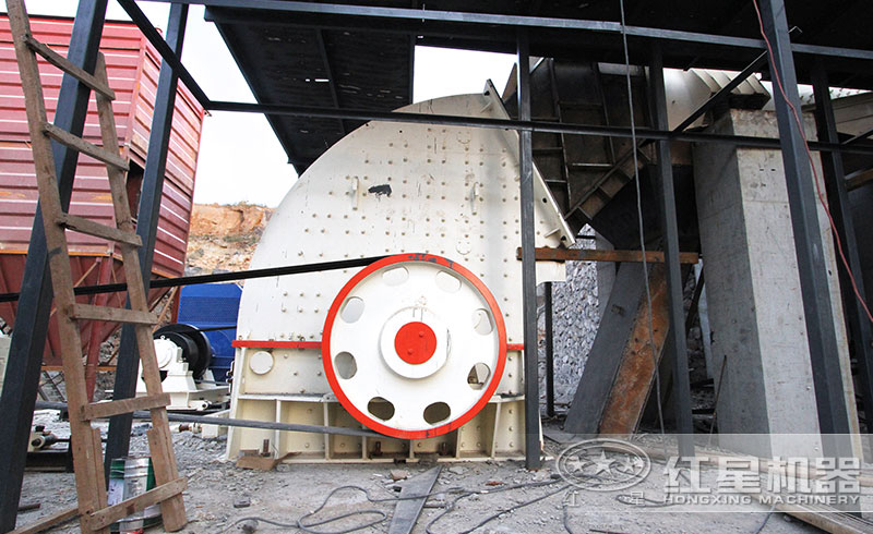 大型重錘式石子破碎機設(shè)備圖片