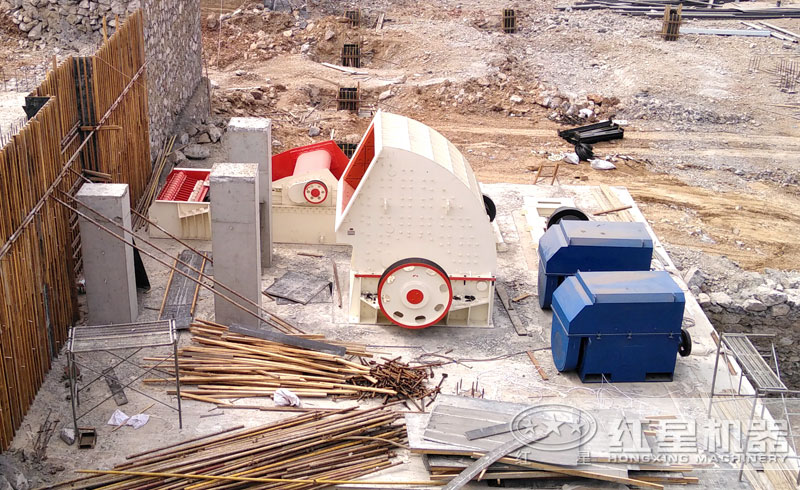 重錘式破碎機(jī)安裝現(xiàn)場(chǎng)