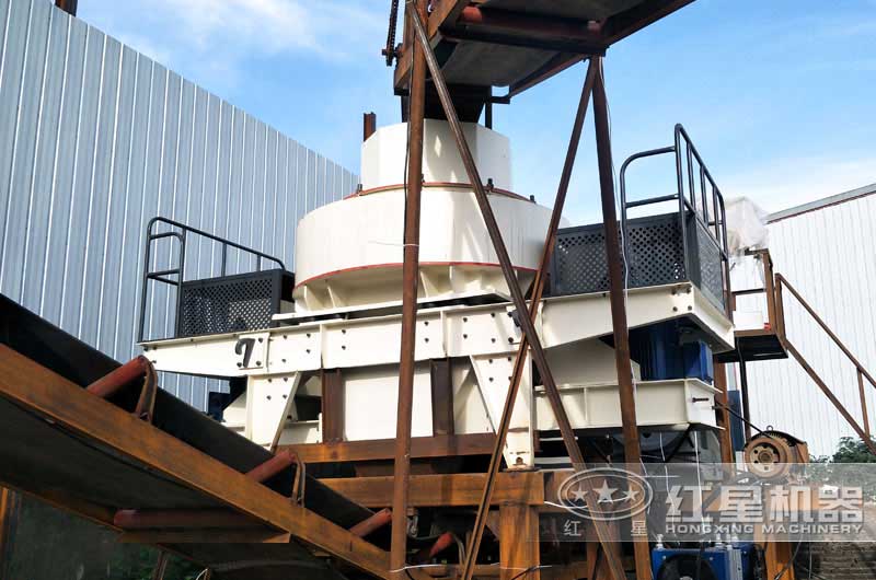 沖擊式破碎機(jī)現(xiàn)場