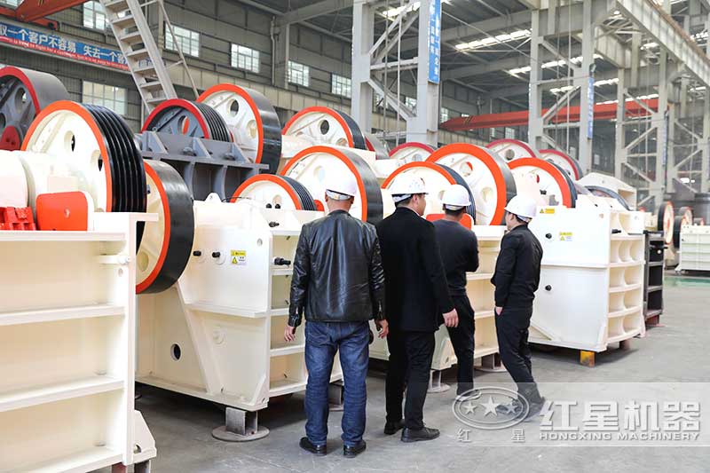 我公司生產(chǎn)的顎式破碎機有很多型號