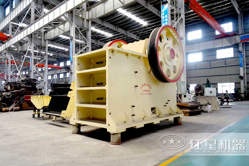 紅星大型礦石破碎設(shè)備生產(chǎn)車間